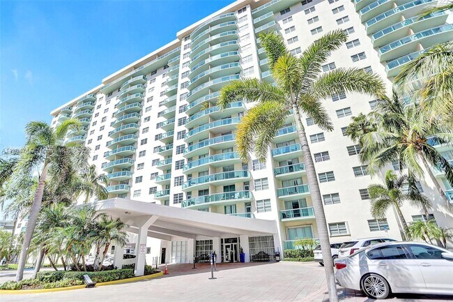 Foto del edificio - 19390 Collins Ave