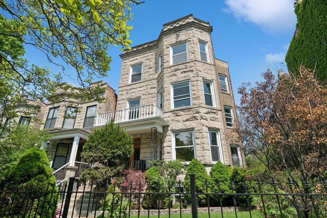 Foto principal - 1408 W Belle Plaine Ave