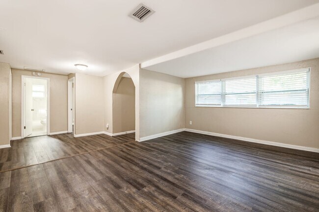 Building Photo - 1720 Granville Ct S