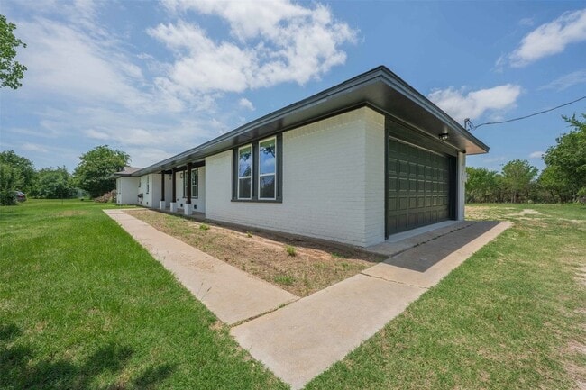 Building Photo - 313 County Rd 805A