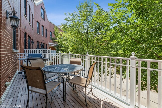 Building Photo - 1823 Admiral Ct