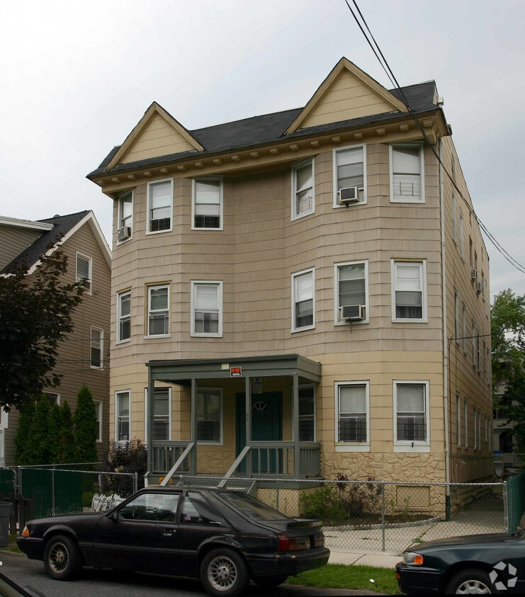 Building Photo - 42 Charles St
