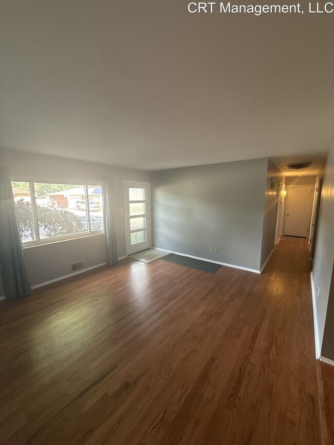 Building Photo - Beautiful 3 Bed 2.5 Single Family Home in ...