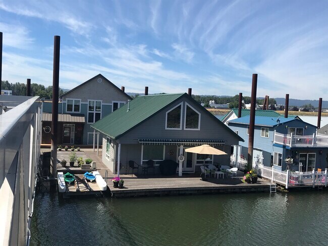 Building Photo - 2630 N Hayden Island Dr