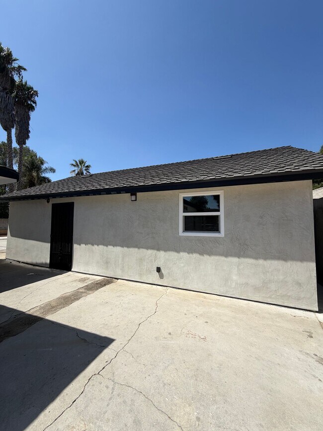 Building Photo - 15327 S Butler Ave