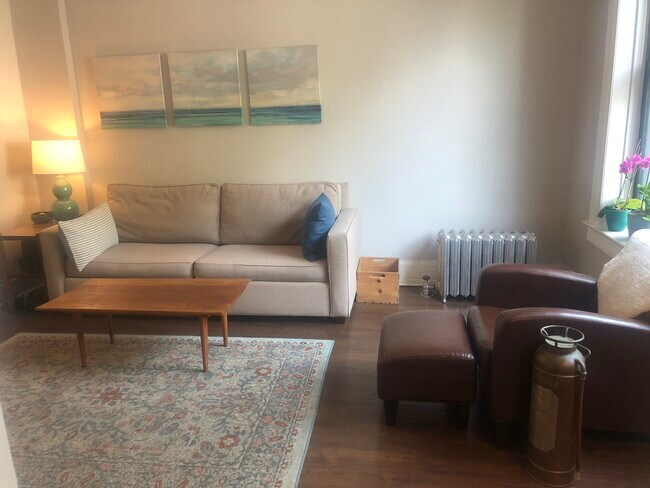 Sala de estar - 1409 N Maplewood Ave