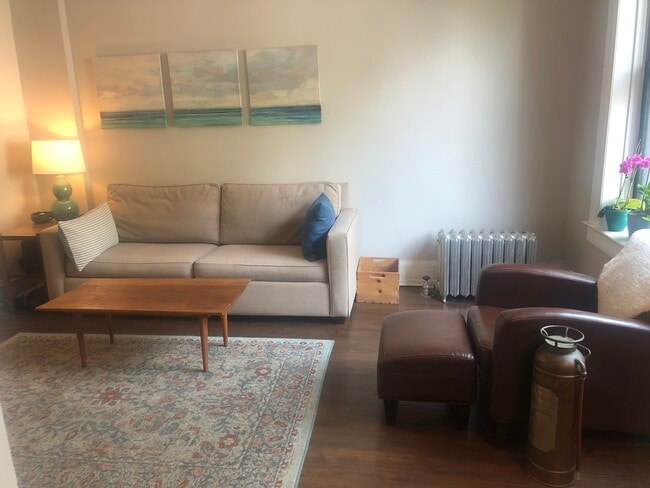 Living Room - 1409 N Maplewood Ave