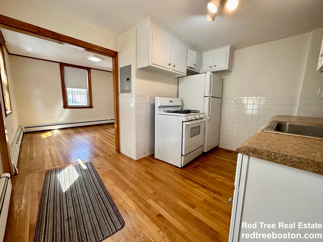 Primary Photo - 37 Cottage St