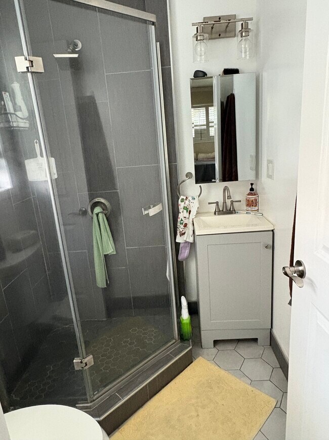 Foto del edificio - 2405 Perkins Ln