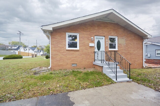 Building Photo - Beautiful One-Bedroom at Montrose & 9th!