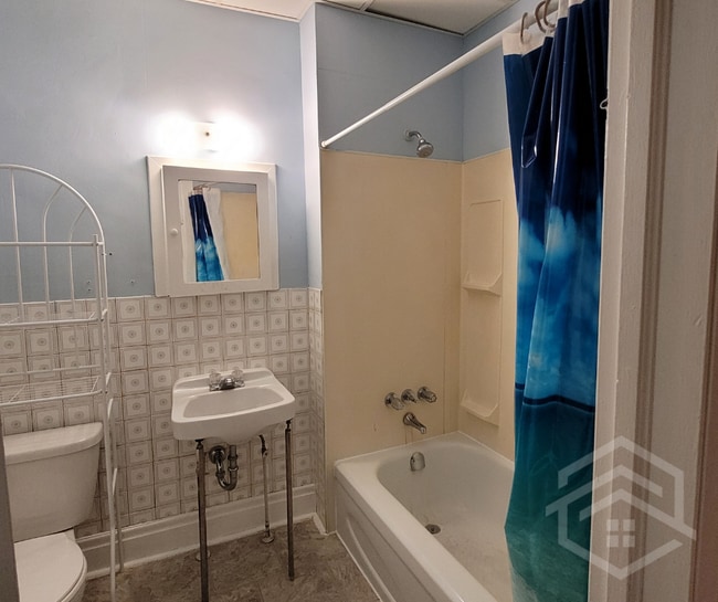 Building Photo - 2-Bedroom Apartment Available!!