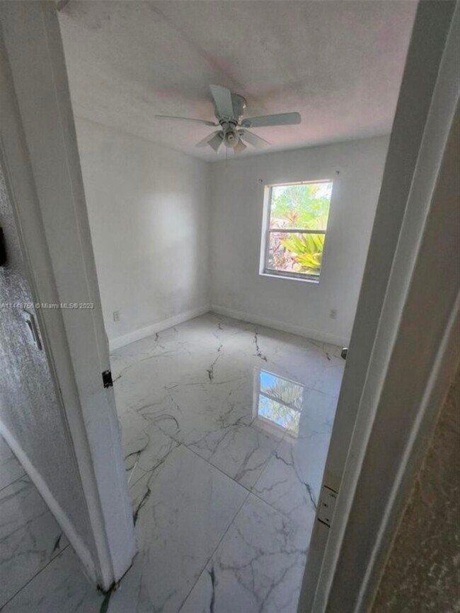 Foto del edificio - 1420 N 70th Ave