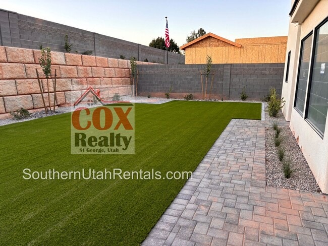 Building Photo - Brand New 6 bedroom with RV Garage and Hot...