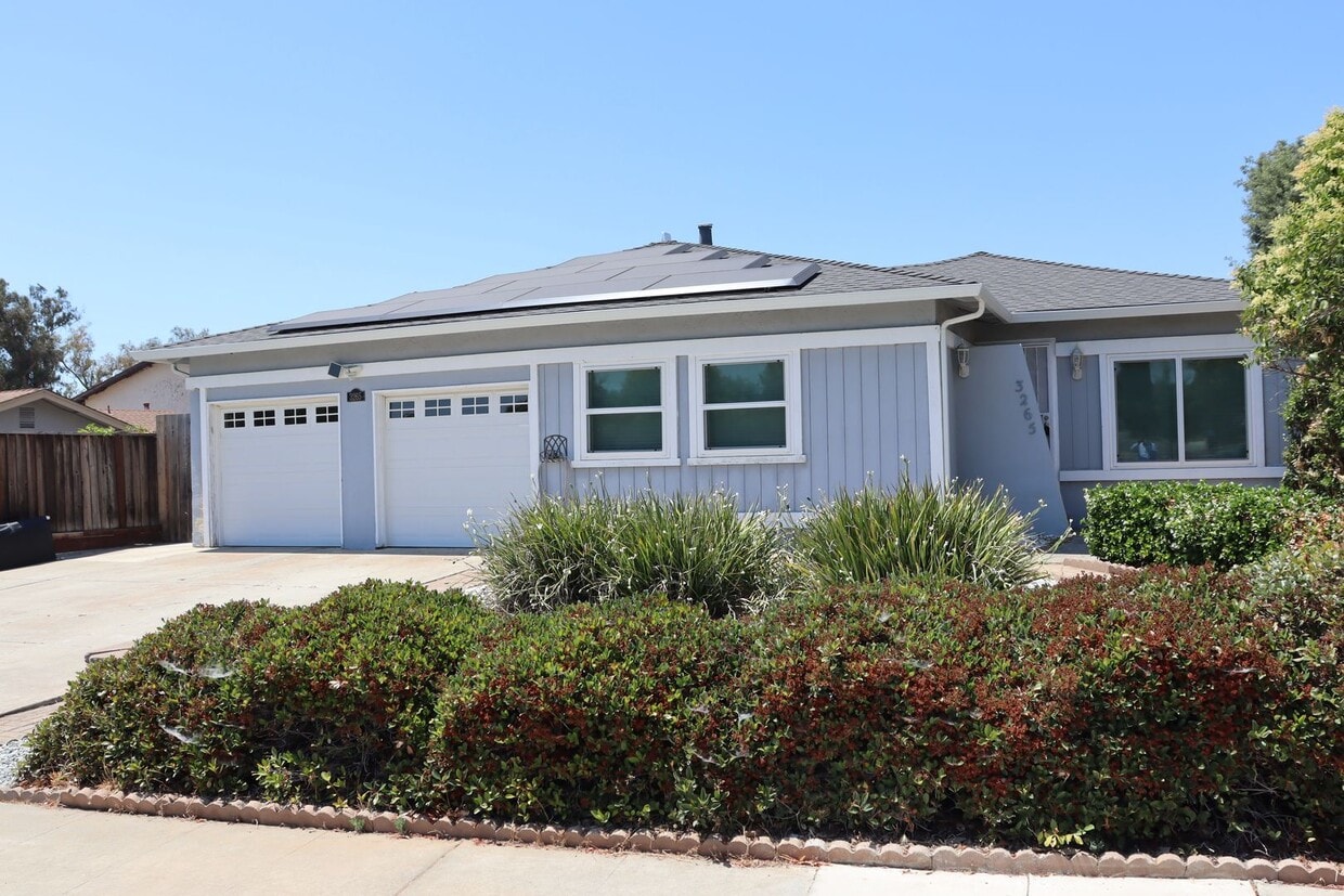 Primary Photo - Evergreen 3 Bedroom