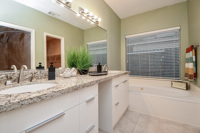 Foto del edificio - 4202 Creek Hollow Ln