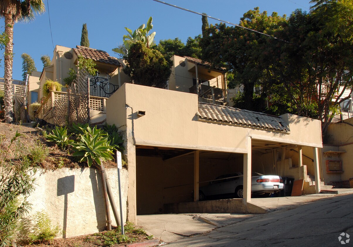 Foto del edificio - 3965-3967 Cumberland Ave