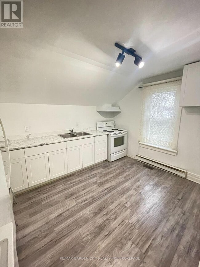 Building Photo - 99 Page St