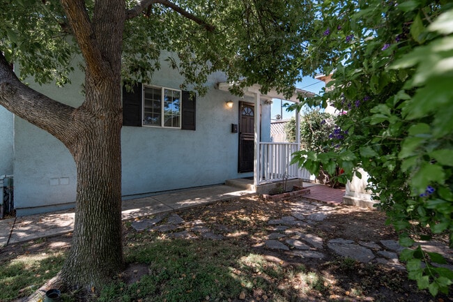 Building Photo - 5509 Willowcrest Ave