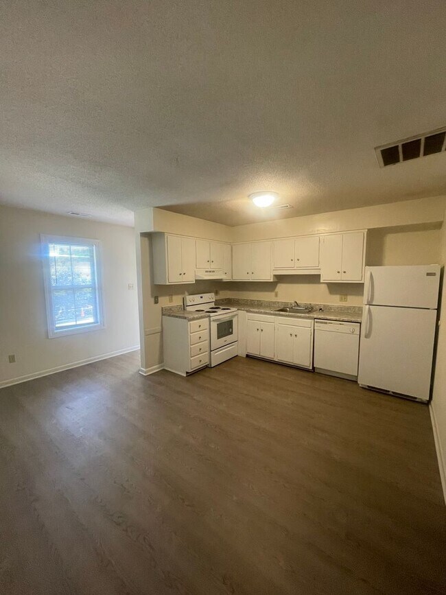 Foto del edificio - 1402-M Gorman St. 1 Bedroom / 1 Bathroom ~ Walk to NCSU & on Wolfline ~