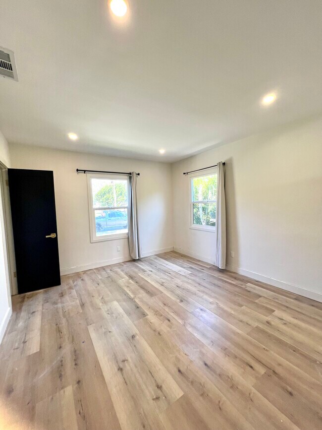 Foto del edificio - 1656 S Crescent Heights Blvd