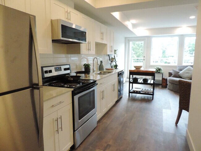 Photo du bâtiment - Beautiful 1 Bedroom 1 Bath with Balcony