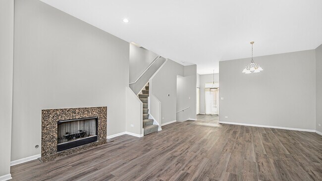 Building Photo - 835 W 14th Pl