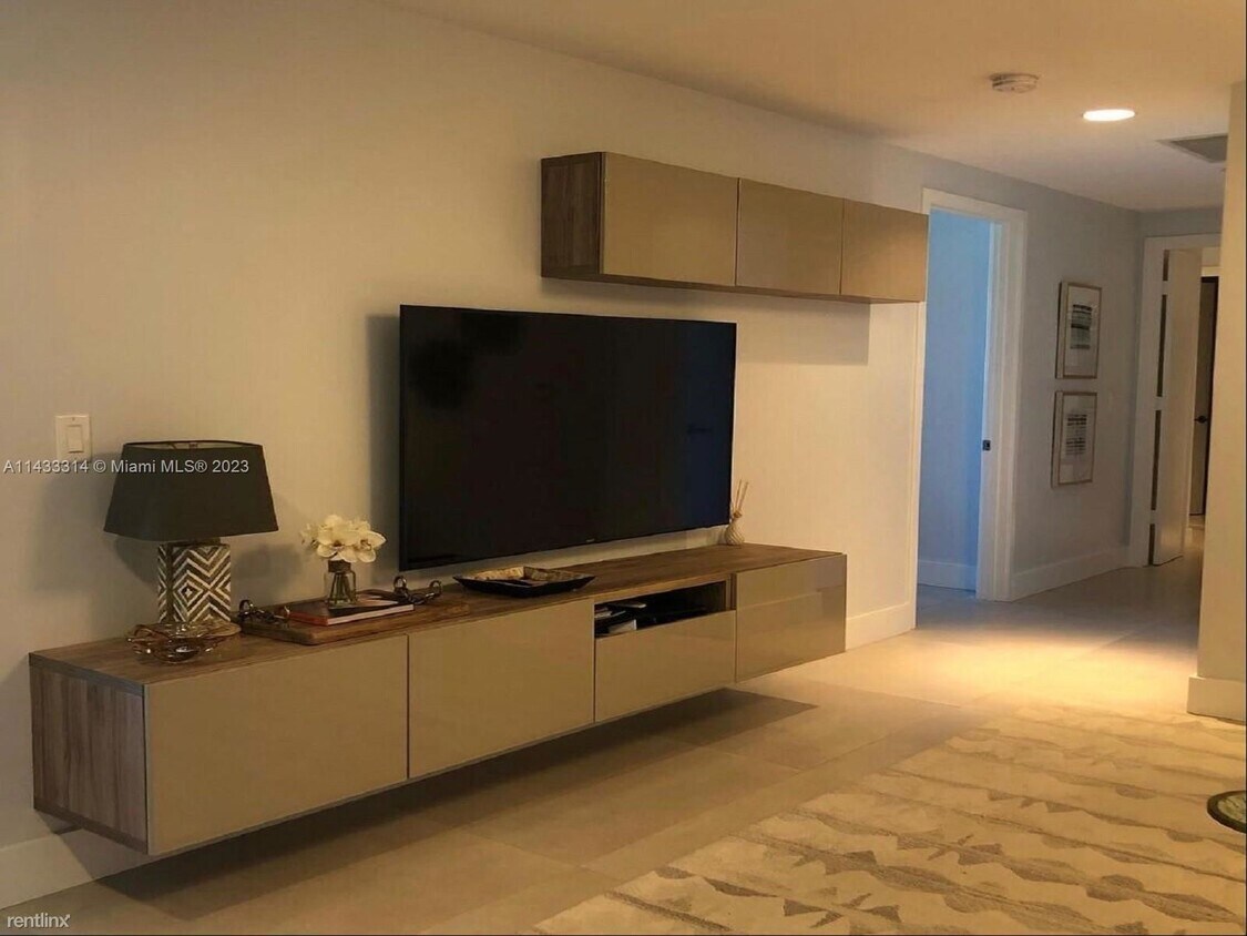 Primary Photo - 3 br, 3.5 bath Condo - 17301 Biscayne Blvd...