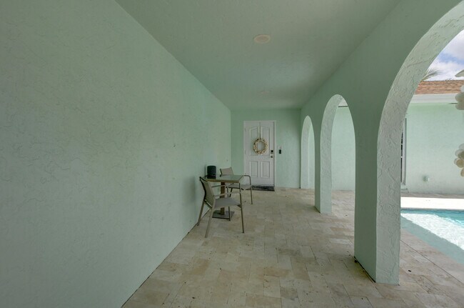 Building Photo - 4174 Palo Verde Dr