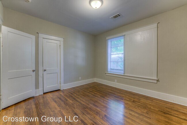 Foto del edificio - 4 br, 1.5 bath House - 215 N Merton St.