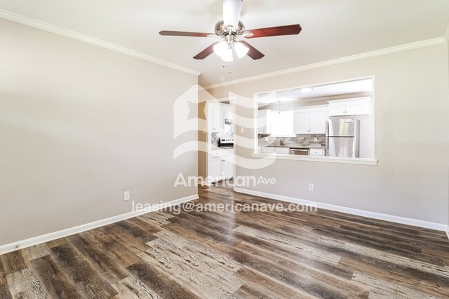 Building Photo - 501 Lindenhurst Dr