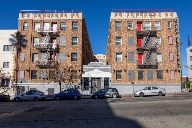 Building Photo - Great Studio and One Bedroom Apartment Home for Rent Near Downtown LA!
