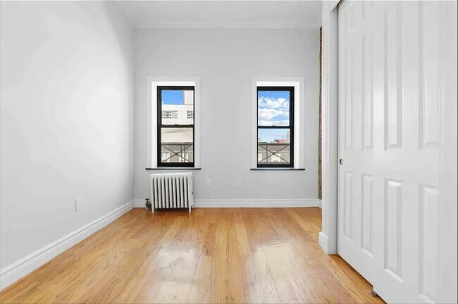Foto del edificio - 724 Tenth Avenue