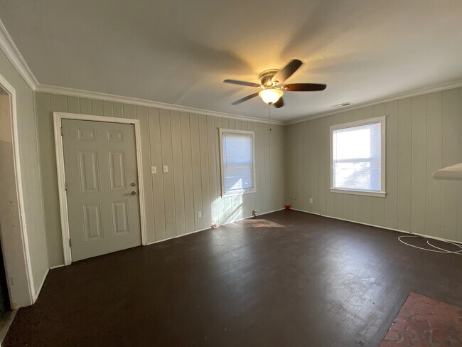 Foto del edificio - Room in Single Family Home on Remount Rd