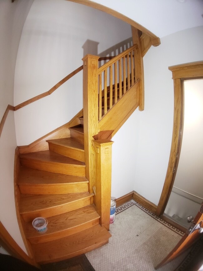 Building Photo - 5134 W Henderson St