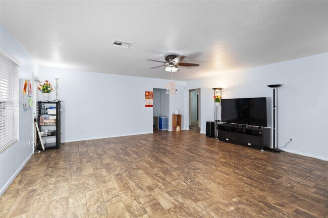 Foto del edificio - 16882 Blackberry Lily Ln