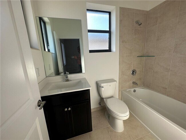 Foto del edificio - Northeast 208th Terrace, Miami, FL 33179 - 3 BR 3 BA townhouse