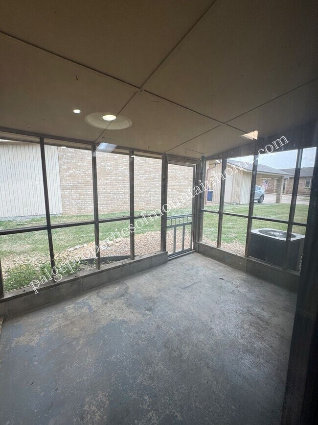 Foto del edificio - 605 Cooper Estates Dr