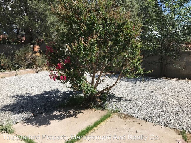 Foto del edificio - 3 br, 2 bath House - 2008 Hendola Dr. NE