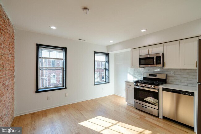 Building Photo - 625 S 2nd St