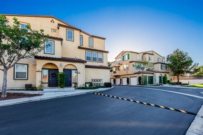 Building Photo - $3,000 - 3 Bed 3 Bath Townhome located at ...