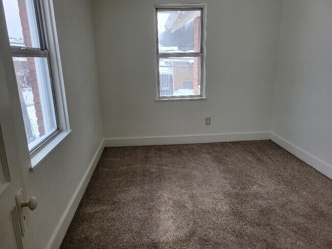 Building Photo - 610 Short St