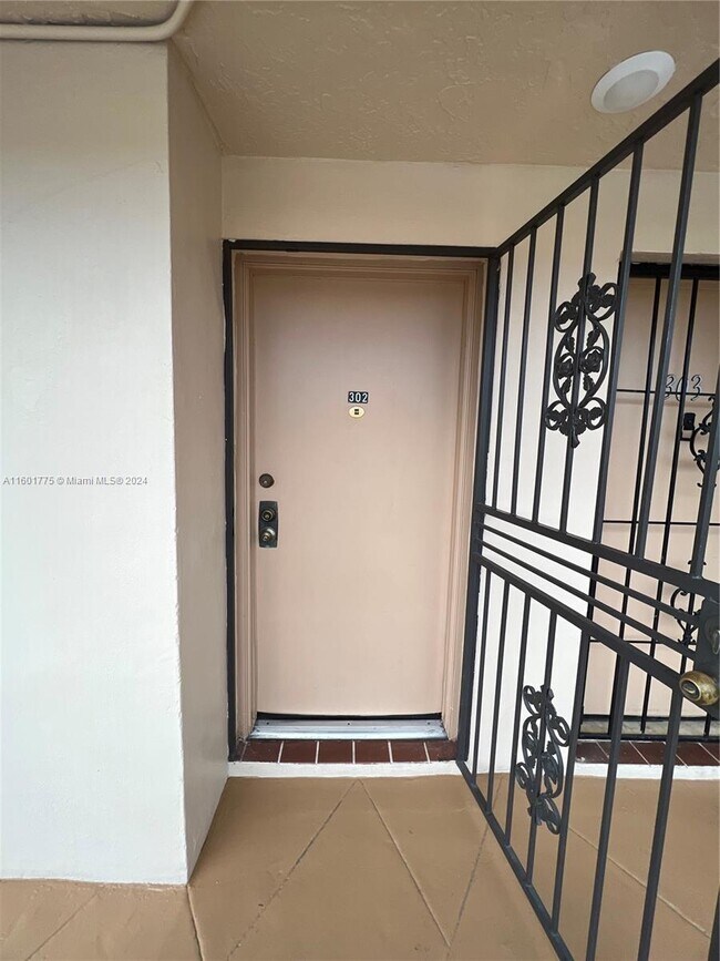 Foto del edificio - 8887 Fontainebleau Blvd