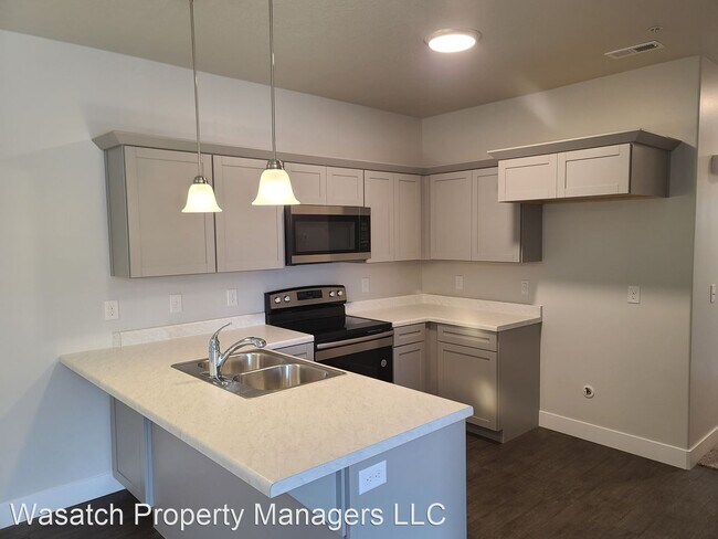 Building Photo - 3 br, 2 bath House - 1937 N. 3330 W. #D202