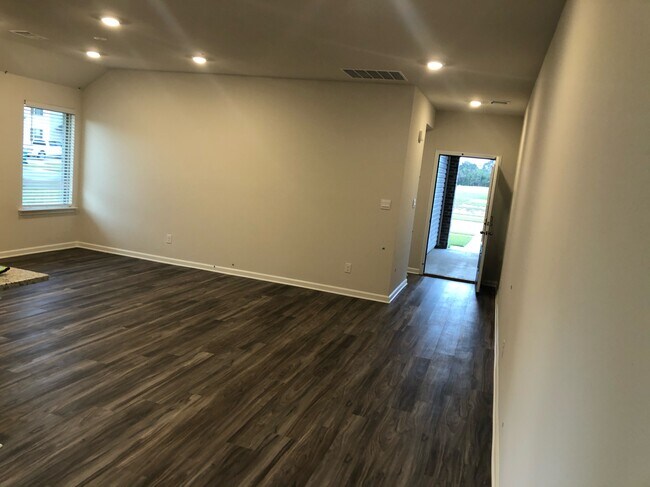 Foto del edificio - 3654 FOUNTAIN VIEW AVE