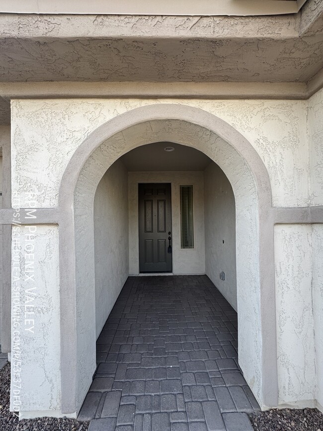 Foto del edificio - Luxury 4 bed / 3 bath home in Goodyear!