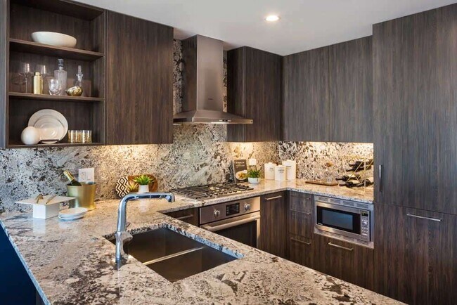 Building Photo - 752 N Hudson Ave