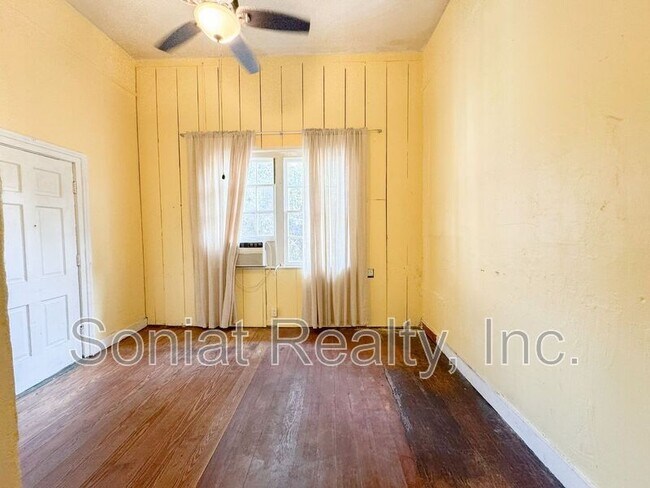 Foto del edificio - 619 St Philip St