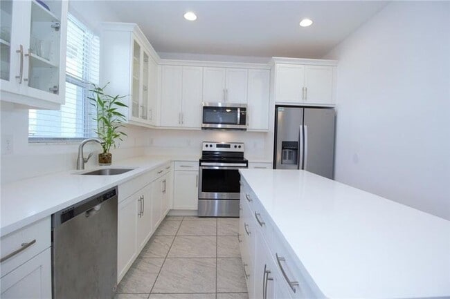 Foto del edificio - 6990 Pines Cir