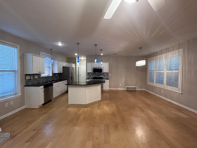 Building Photo - 1390 Island Town Dr