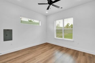 Building Photo - 1511 Provident Dr